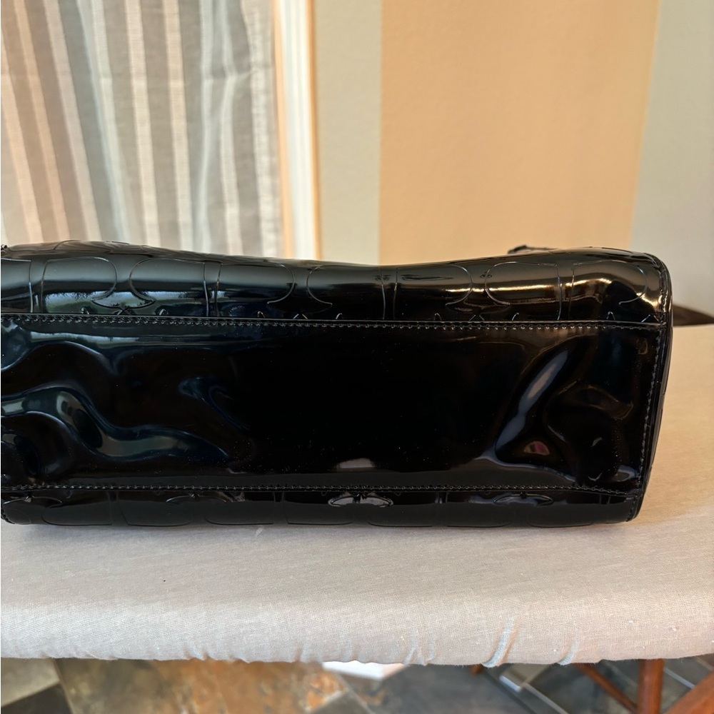 KATE SPADE BLACK PATENT LEATHER BAG EMBOSSED- CORAL STRIPED INTERIOR, EUC - Picture 5 of 5